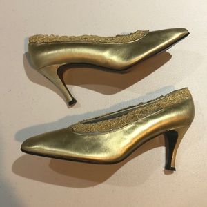 Vintage Stuart Weitzman Gold Shoes Size 8.5